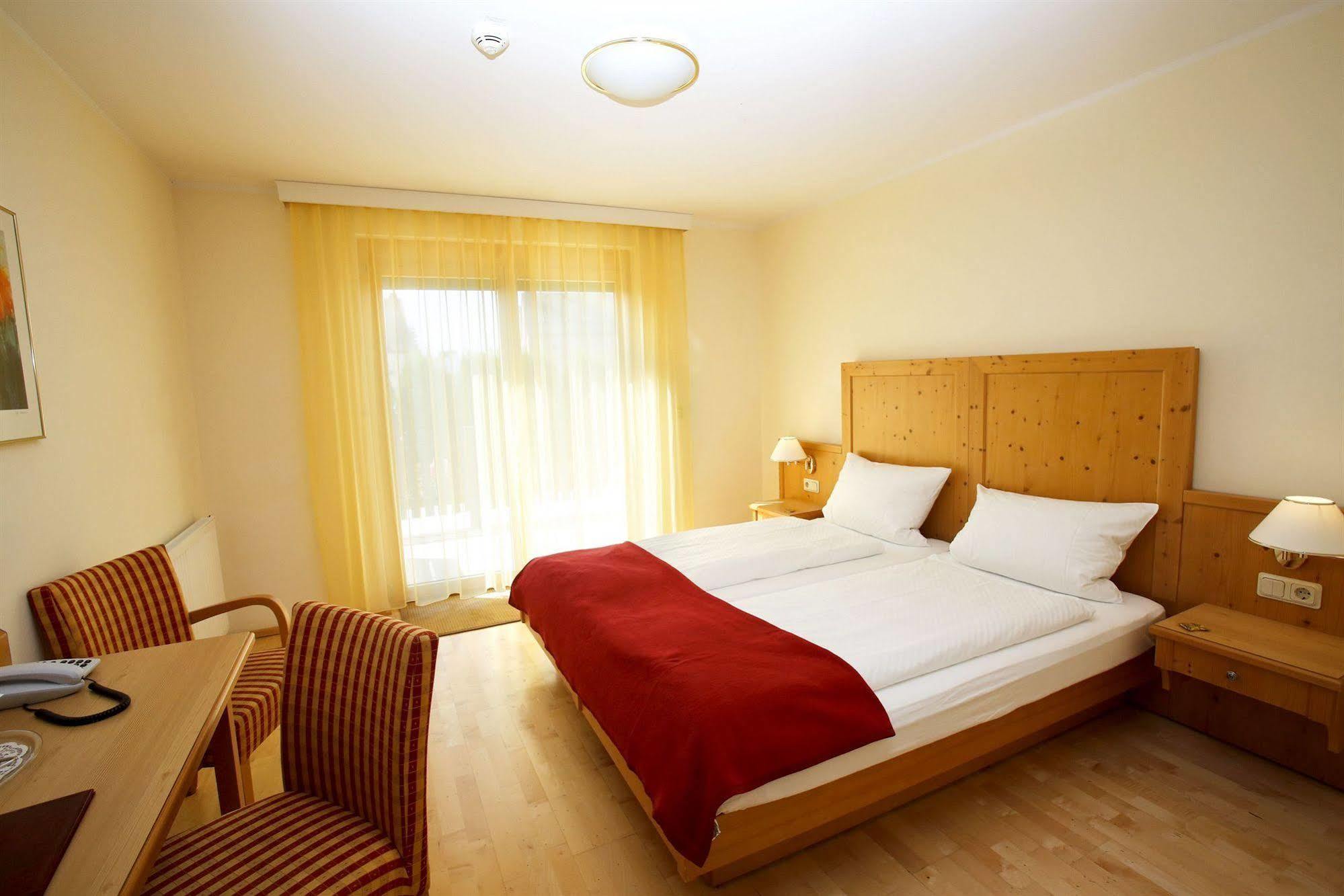 Airport-Hotel Fortuna Лаутценхаузен Экстерьер фото