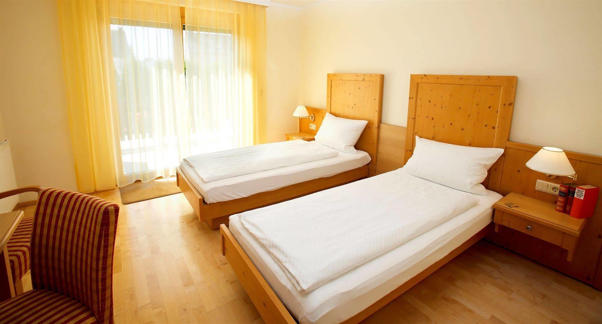 Airport-Hotel Fortuna Лаутценхаузен Экстерьер фото